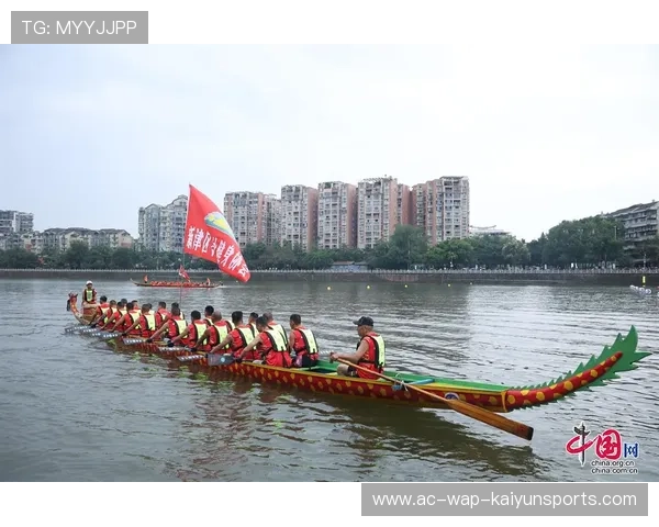“东安湖体育公园龙舟赛：阵阵浪花中，英雄谁属”